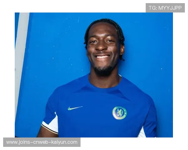 西汉姆联签下后卫迪萨西身披2号球衣